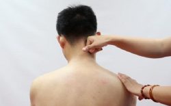 Huyệt Thiên Tông: Vị trí, tác dụng và cách bấm huyệt trị bệnh