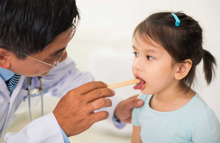 Phát hiện sớm các dấu hiệu bé bị viêm họng để điều trị hiệu quả