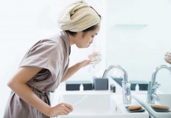 Súc miệng bằng nước muối giúp cải thiện tình trạng sưng viêm amidan