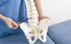 Vôi hóa cột sống là một trong những bệnh lý thuộc thoái hóa cột sống