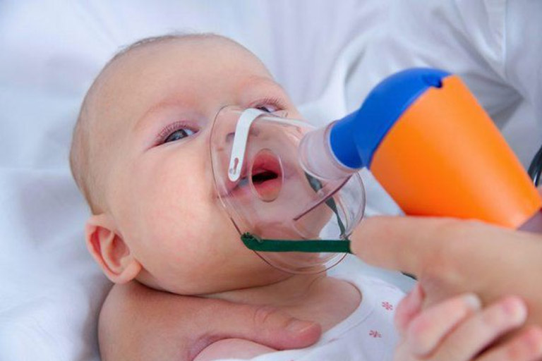 Trẻ bị viêm phế quản có thể gặp nhiều biến chứng nghiêm trọng