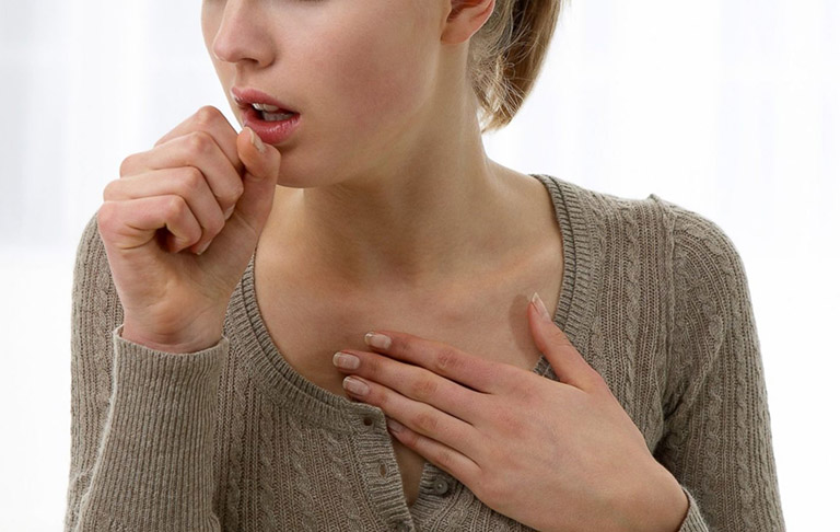 Bệnh thường gây ho nhiều, ho có đờm, ho thành từng cơn và nặng hơn vào ban đêm 