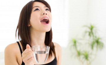 Dùng nước muối là cách chữa đau họng nhanh nhất