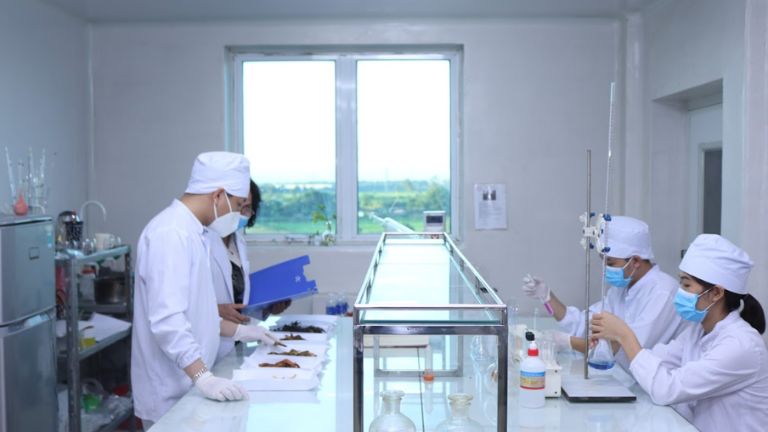 Bác sĩ Long ứng dụng nghiên cứu kiểm nghiệm bài thuốc